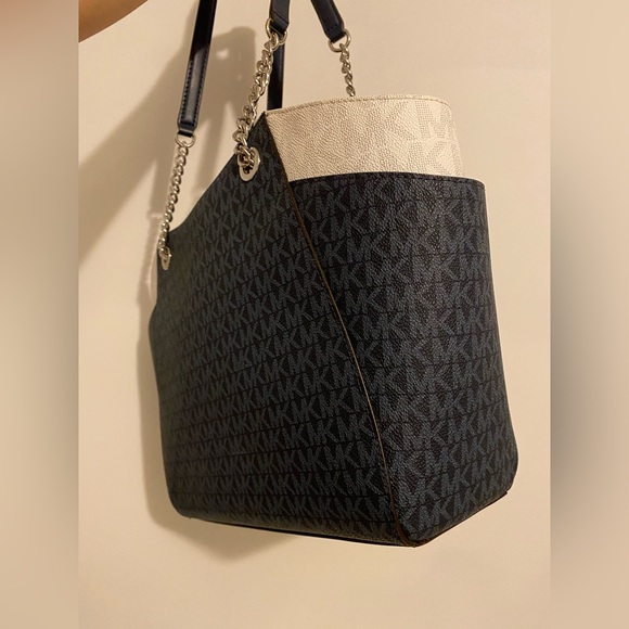 Michael Kors Navy and Cream Signature Tote - Picture 5 of 16